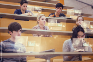 Studenten in einem Hörsaal